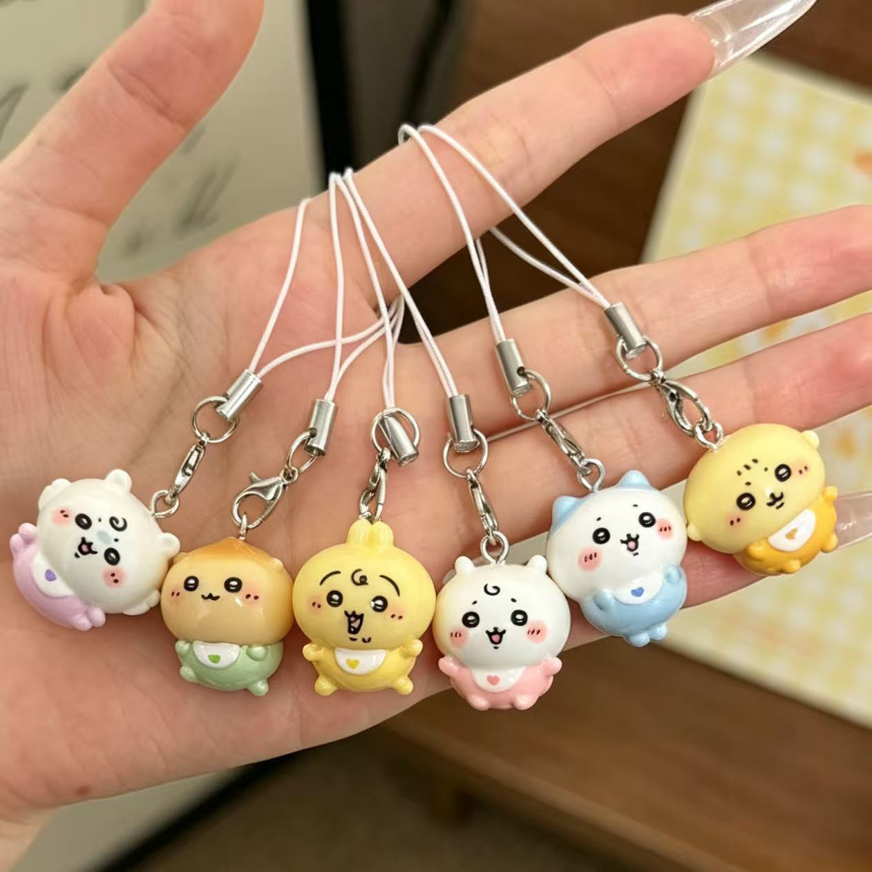 Phone Accessories Charms - かわいい小さな樹脂製ペンダント、キュートなベビー服のうさぎハチワレ風スマホストラップ、ミニキーホルダー、小さなバッグチャーム、女子学生へのプレゼント