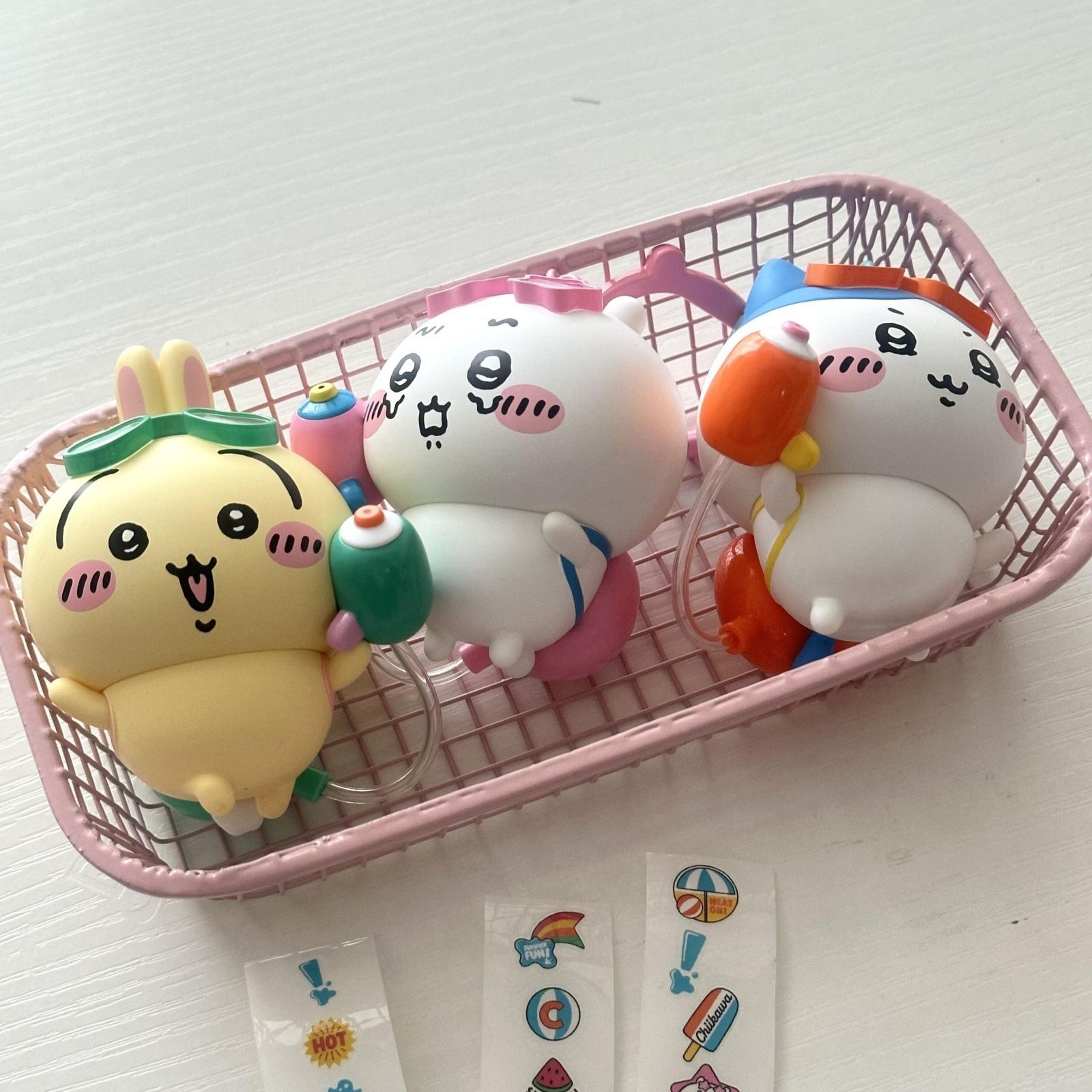 超キュートでかわいいアニメ「ちいかわ」のウサギとハチのキャラ - Phone Accessories Charms のレビューと価格