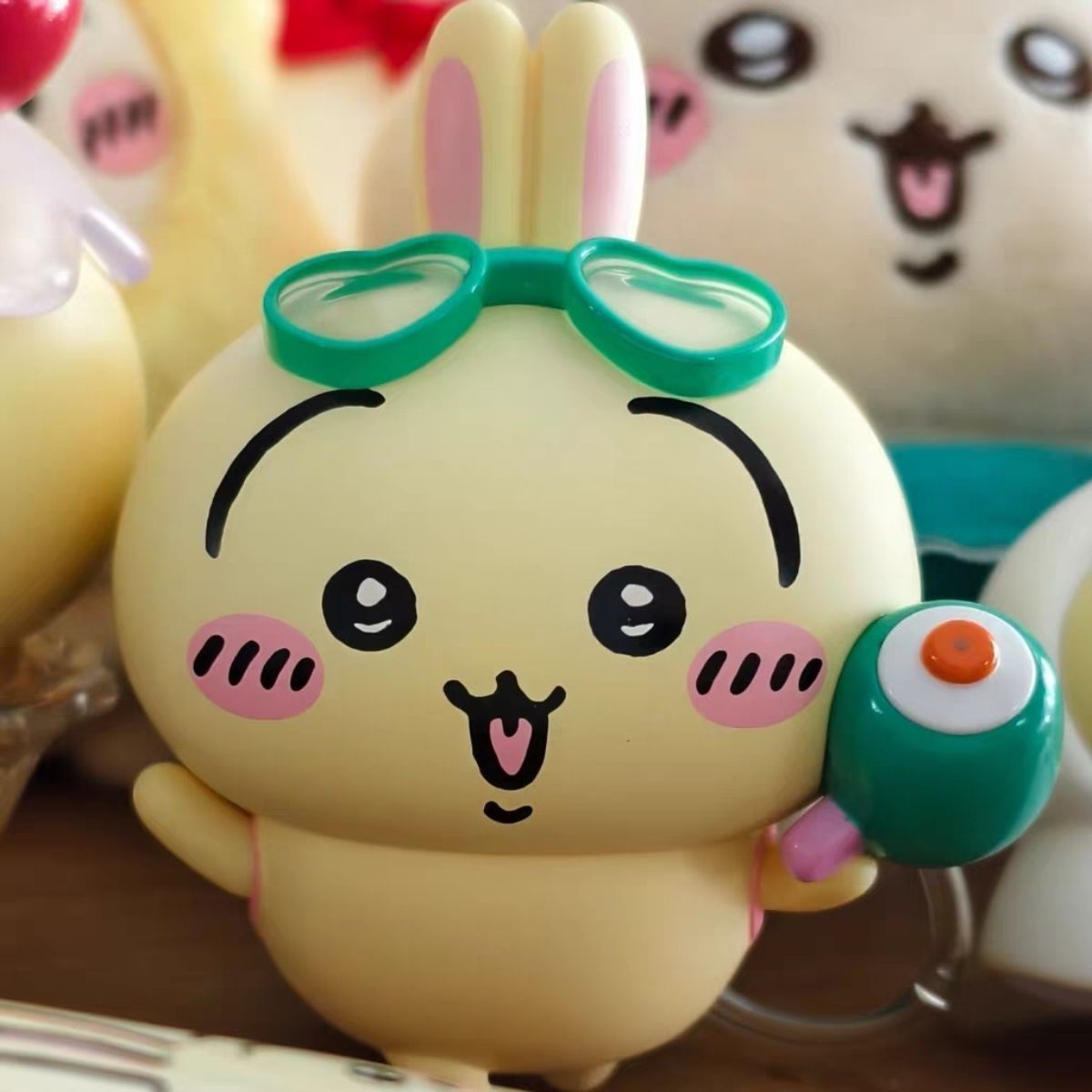 超キュートでかわいいアニメ「ちいかわ」のウサギとハチのキャラ - Phone Accessories Charms のレビューと価格